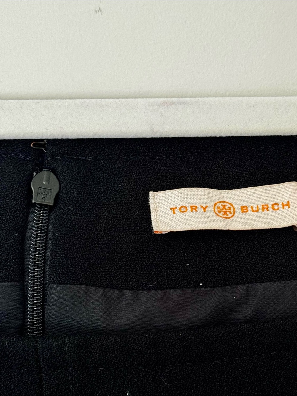 Tory Burch Millie Sleeveless Mini Shift Dress w/ Gold Buttons, Black – Size 14 - Picture 7 of 8